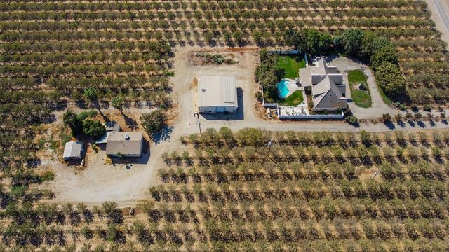 19360 Maple Avenue, Laton, CA 93242