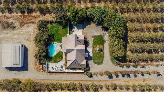 19360 Maple Avenue, Laton, CA 93242