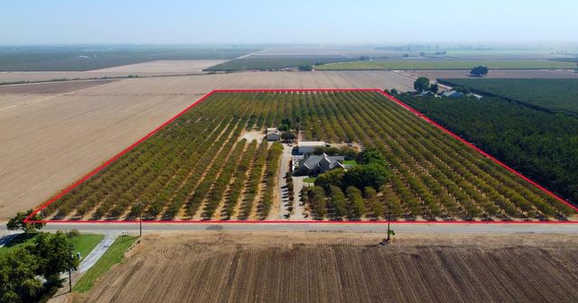 19360 Maple Avenue, Laton, CA 93242