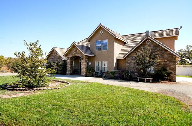 19360 Maple Avenue, Laton, CA 93242