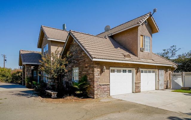 19360 Maple Avenue, Laton, CA 93242