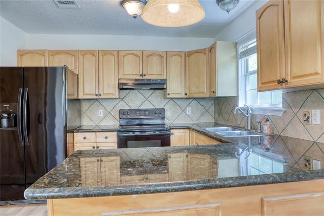 12111 N Ridgeway Drive, Willis, TX 77318