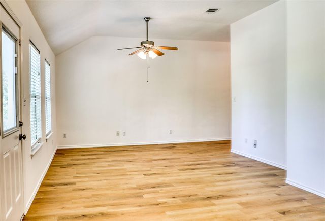 12111 N Ridgeway Drive, Willis, TX 77318