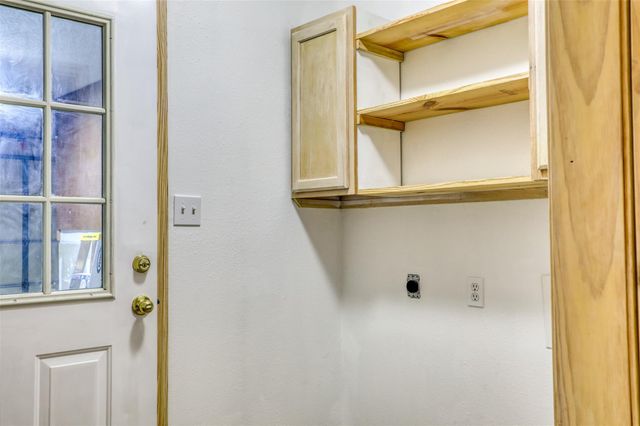 12111 N Ridgeway Drive, Willis, TX 77318