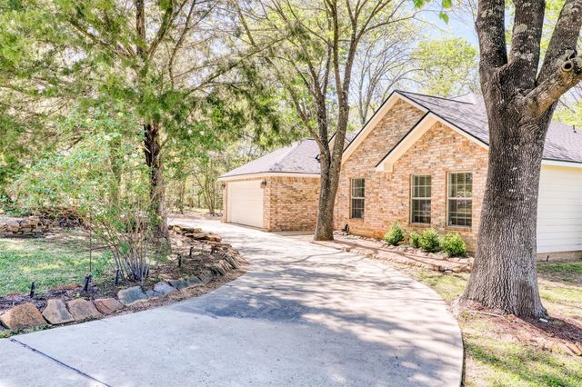 12111 N Ridgeway Drive, Willis, TX 77318