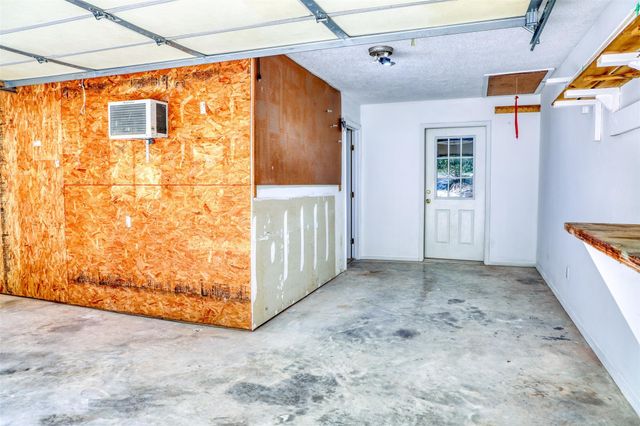 12111 N Ridgeway Drive, Willis, TX 77318