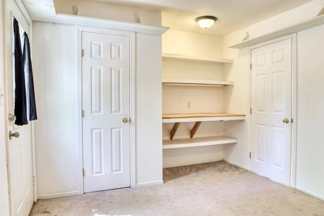 12111 N Ridgeway Drive, Willis, TX 77318