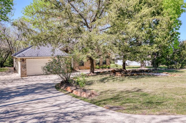 12111 N Ridgeway Drive, Willis, TX 77318