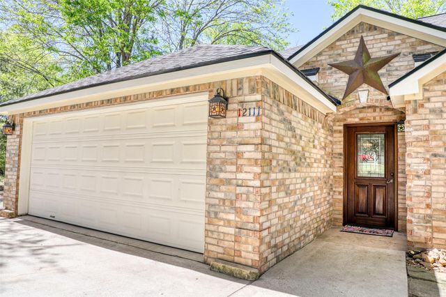 12111 N Ridgeway Drive, Willis, TX 77318