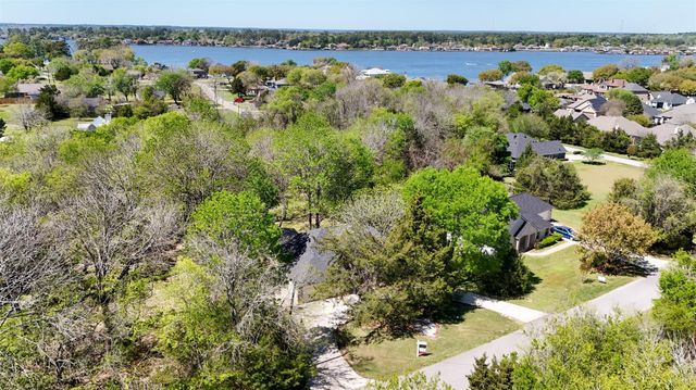 12111 N Ridgeway Drive, Willis, TX 77318