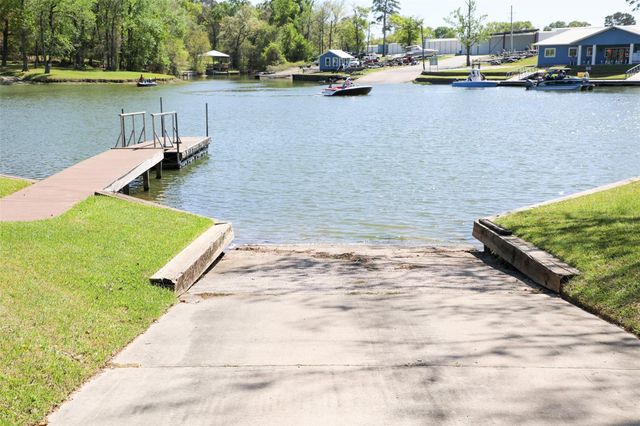 12111 N Ridgeway Drive, Willis, TX 77318