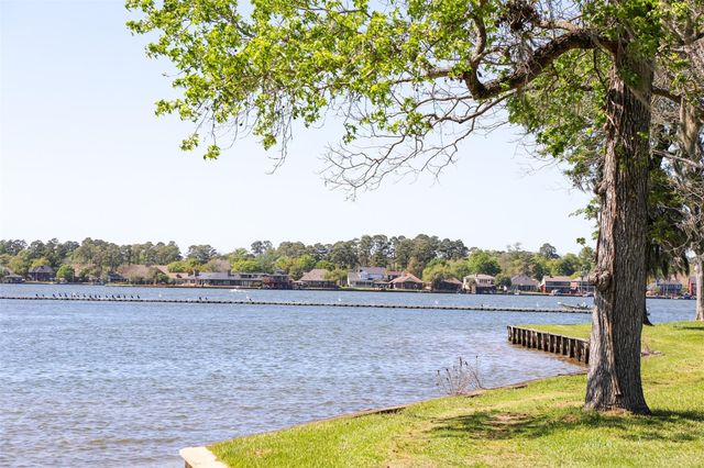 12111 N Ridgeway Drive, Willis, TX 77318