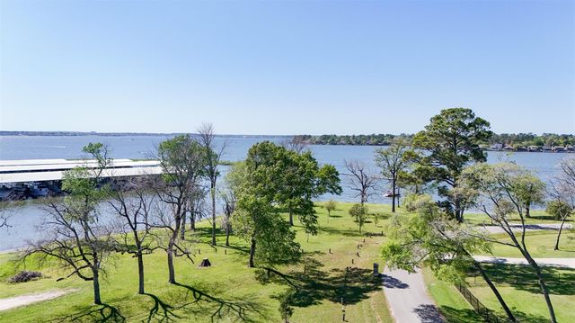 12111 N Ridgeway Drive, Willis, TX 77318