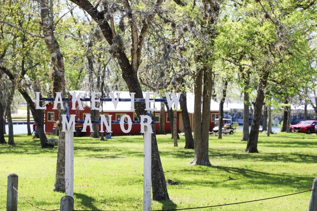 12111 N Ridgeway Drive, Willis, TX 77318