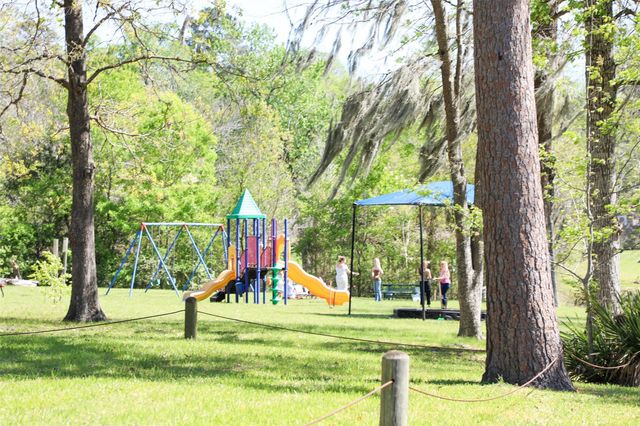 12111 N Ridgeway Drive, Willis, TX 77318