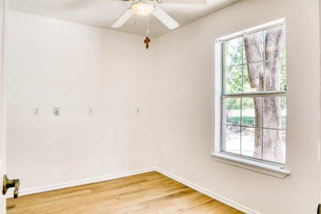 12111 N Ridgeway Drive, Willis, TX 77318