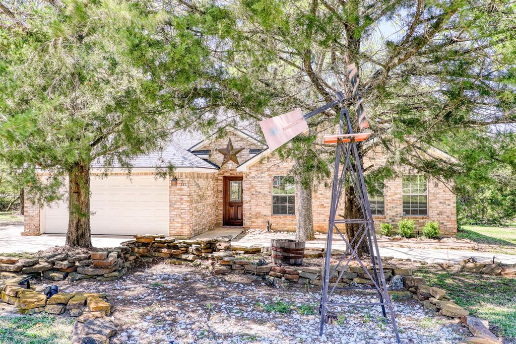 12111 N Ridgeway Drive, Willis, TX 77318