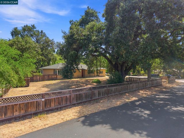 133 Kingsdale Dr, Walnut Creek, CA 94596