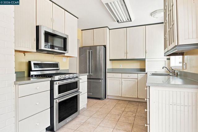 133 Kingsdale Dr, Walnut Creek, CA 94596