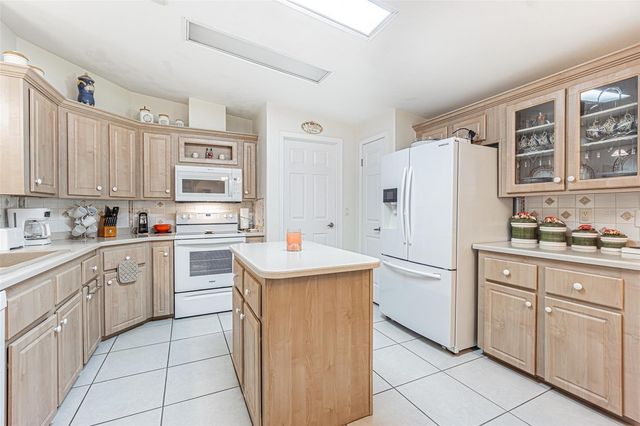 37349 GILL AVENUE, Zephyrhills, FL 33541