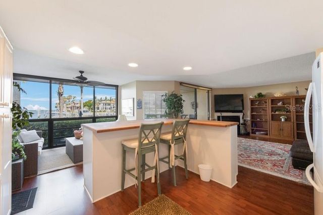 1060 PINELLAS BAYWAY S 103, St Petersburg, FL 33715