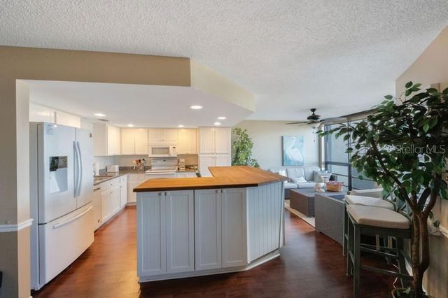 1060 PINELLAS BAYWAY S 103, St Petersburg, FL 33715