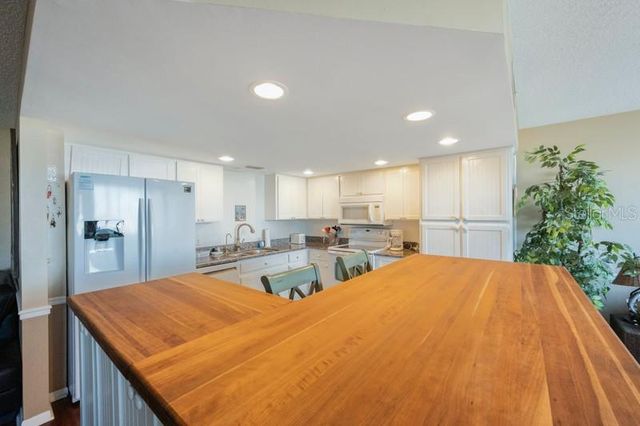 1060 PINELLAS BAYWAY S 103, St Petersburg, FL 33715