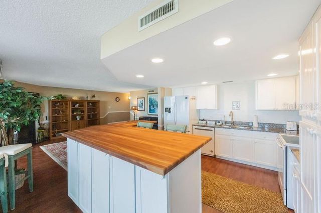 1060 PINELLAS BAYWAY S 103, St Petersburg, FL 33715