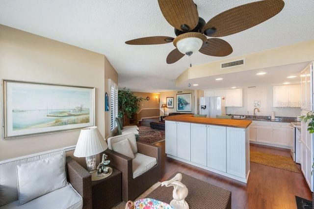 1060 PINELLAS BAYWAY S 103, St Petersburg, FL 33715