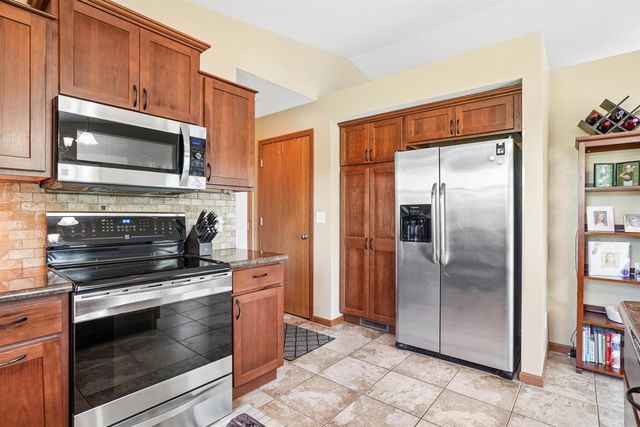 5685 Summerland Drive, Waterloo, IA 50701