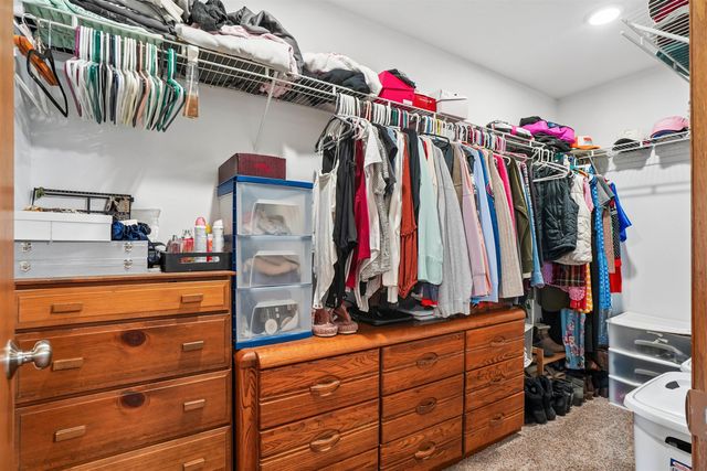 5685 Summerland Drive, Waterloo, IA 50701