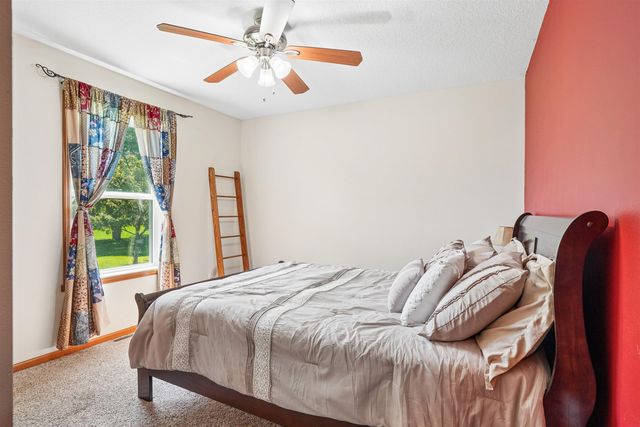 5685 Summerland Drive, Waterloo, IA 50701