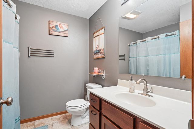 5685 Summerland Drive, Waterloo, IA 50701
