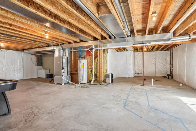 5685 Summerland Drive, Waterloo, IA 50701