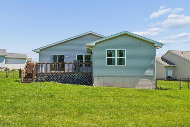 5685 Summerland Drive, Waterloo, IA 50701