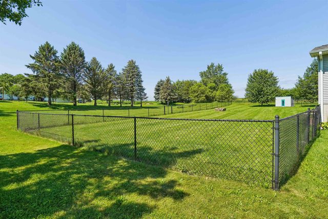 5685 Summerland Drive, Waterloo, IA 50701