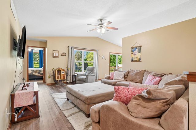 5685 Summerland Drive, Waterloo, IA 50701