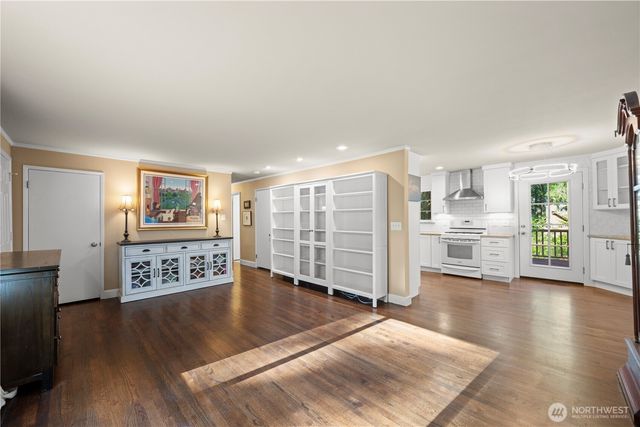 16114 SE Newport Way, Bellevue, WA 98006