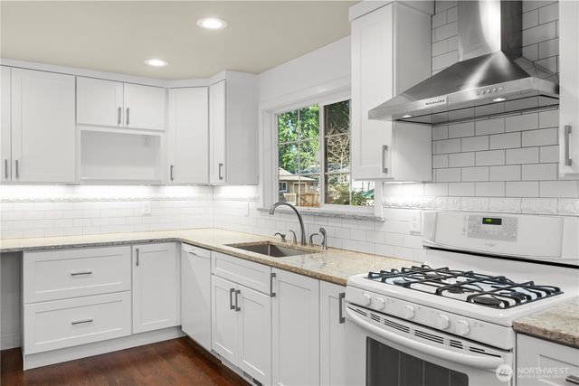 16114 SE Newport Way, Bellevue, WA 98006