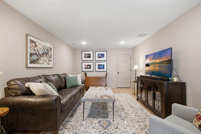 619 MOUNT LAUREL DR, Collierville, TN 38017