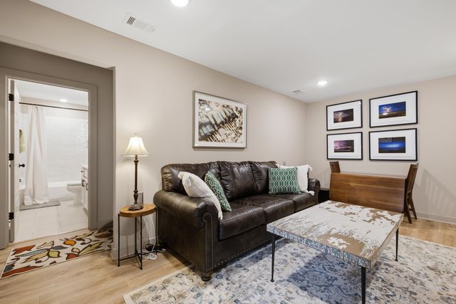 619 MOUNT LAUREL DR, Collierville, TN 38017