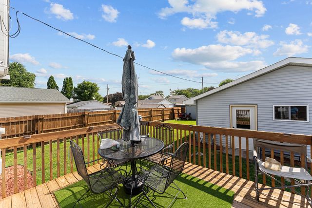 240 45th Street, Moline, IL 61265