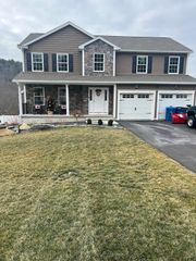 12 Upper Palmer Road, Monson, MA 01057