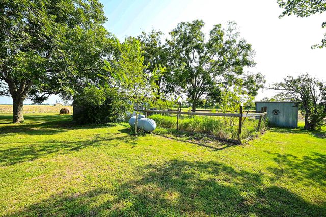 14920 Bj Dusek Road, Wallis, TX 77485