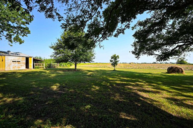 14920 Bj Dusek Road, Wallis, TX 77485