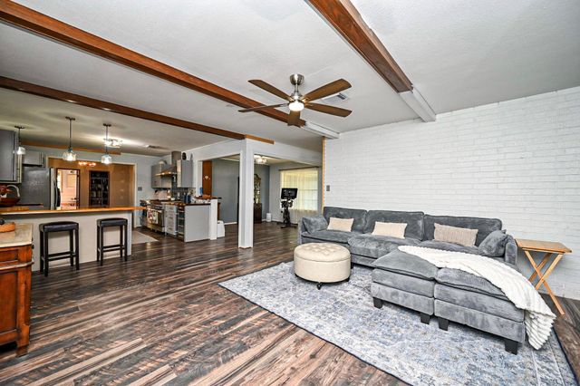 14920 Bj Dusek Road, Wallis, TX 77485