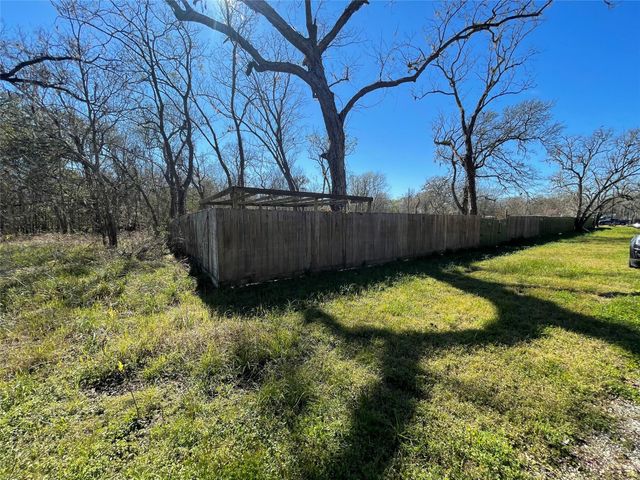 205 Sitka Drive, Angleton, TX 77515