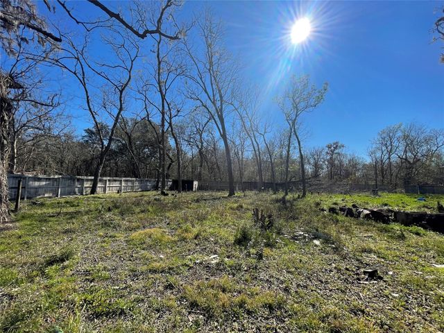 205 Sitka Drive, Angleton, TX 77515