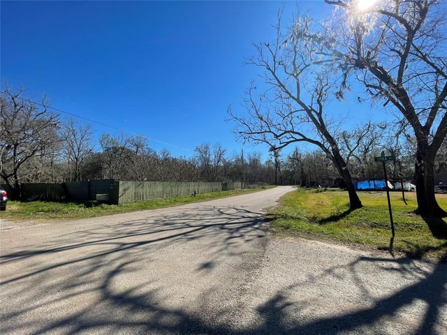 205 Sitka Drive, Angleton, TX 77515