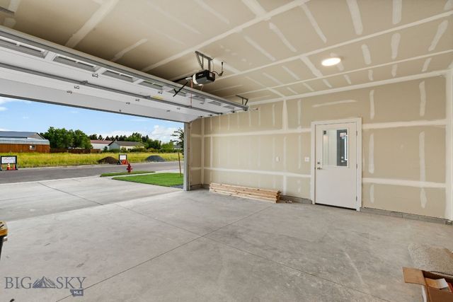 811 Spaniel Lane, Belgrade, MT 59714